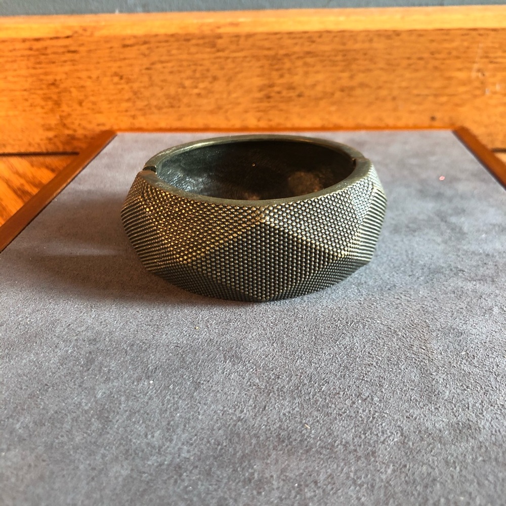 Geometric pattern cuff bracelet - Picture 2 of 5
